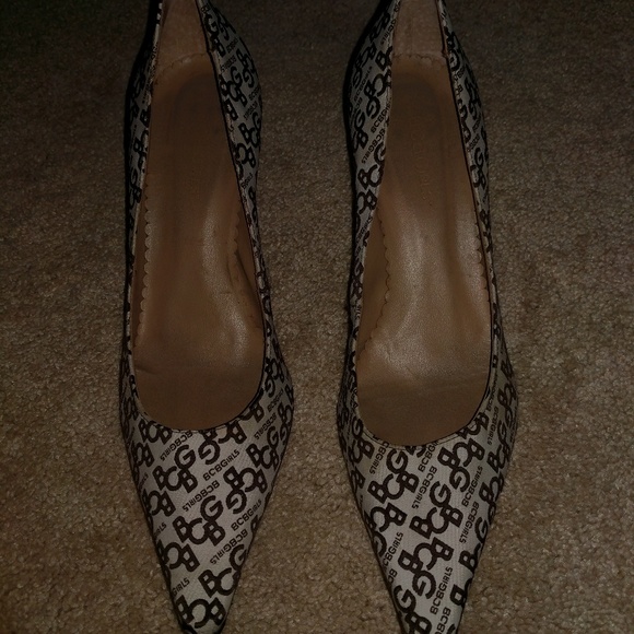 BCBGGirls Logo Brown Tan Short Pointed Heels 7.5 - Picture 7 of 8